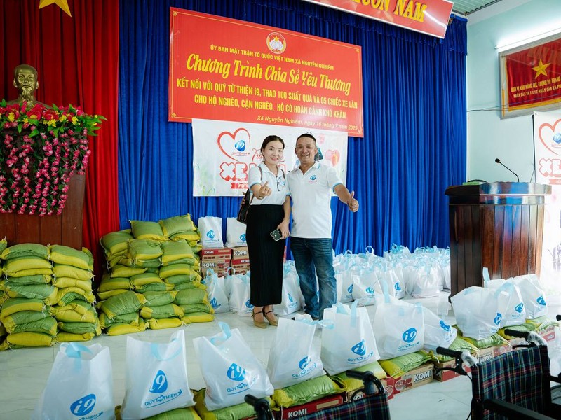 Hình ảnh một bảng câu hỏi và trả lời, biểu tượng hỗ trợ khách hàng, thể hiện sự hỗ trợ và giải đáp thắc mắc trong cộng đồng TA88